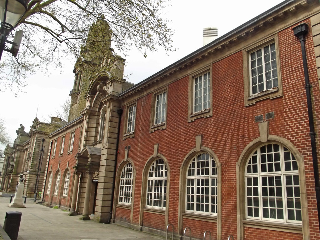 Walsall Library & Museum On Lichfield Street in Walsall is… Flickr