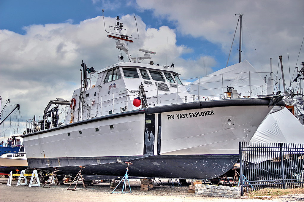 RV Vast Explorer Taken in Plymouth, Massachusetts, USA. Pr… Flickr