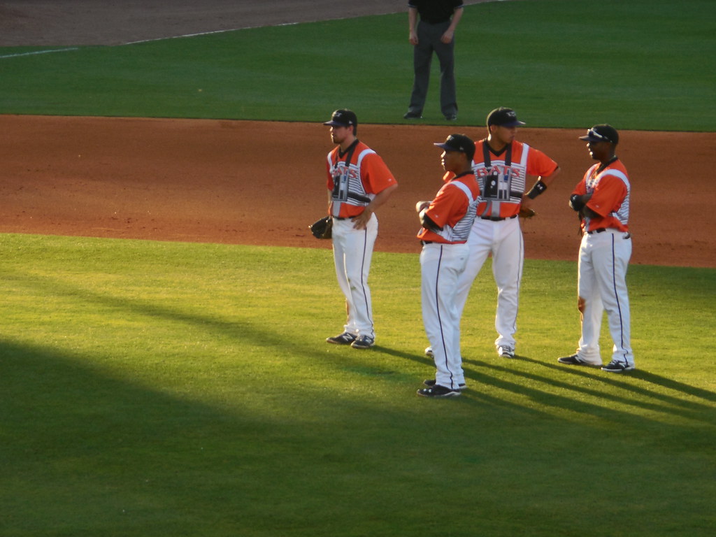 LouisvilleBats_22 Louisville Bats players wore orange XWi… Flickr