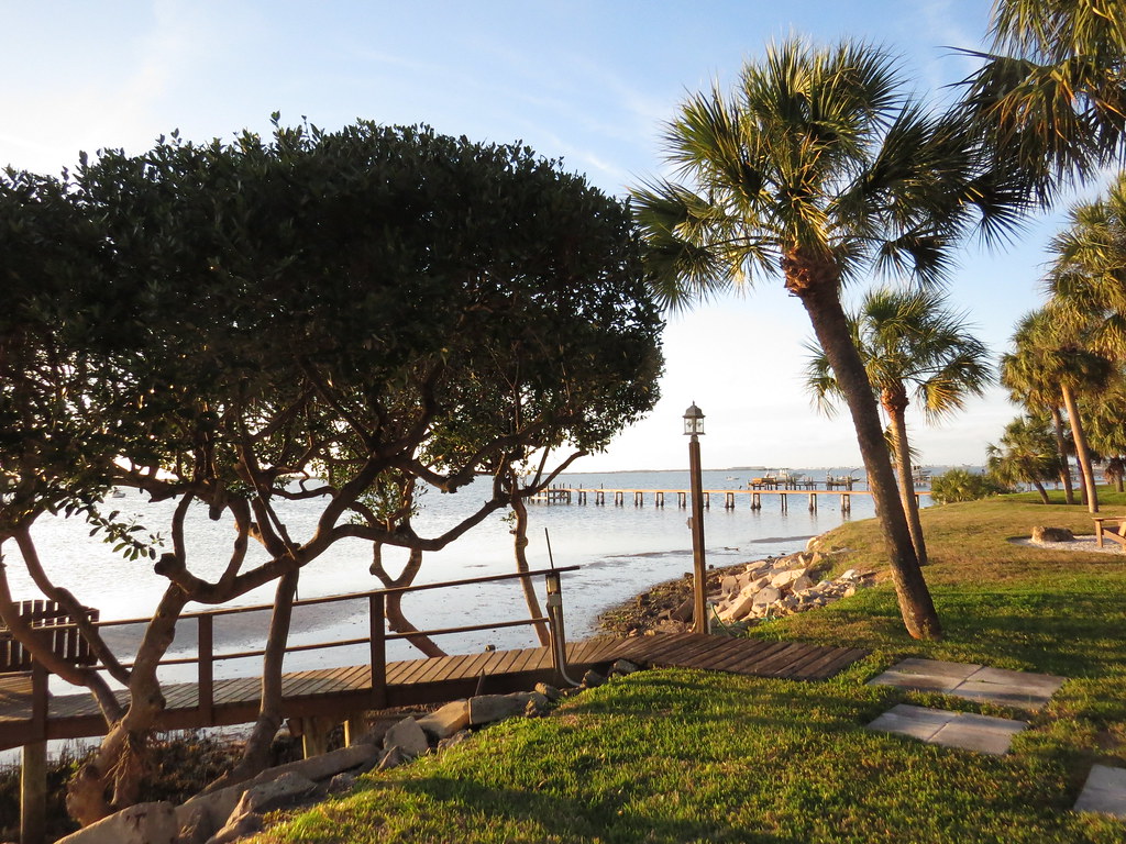 Sunset Stroll on VIctoria Drive Dunedin, FL Dunedin Hist… Flickr