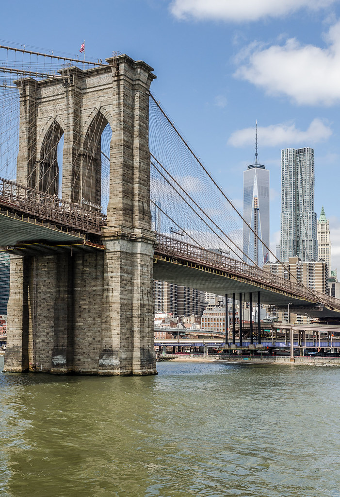 Landmarks Brooklyn Bridge, One World Trade Center and Beek… Flickr