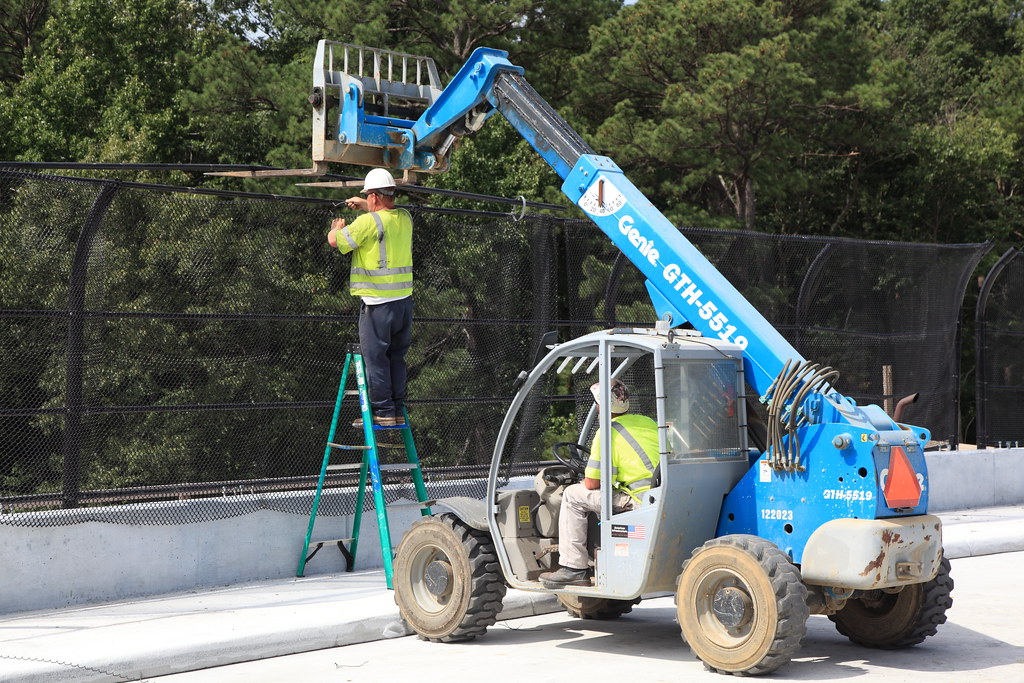 Middle Ground Boulevard Installing chain link fencing to t… Flickr