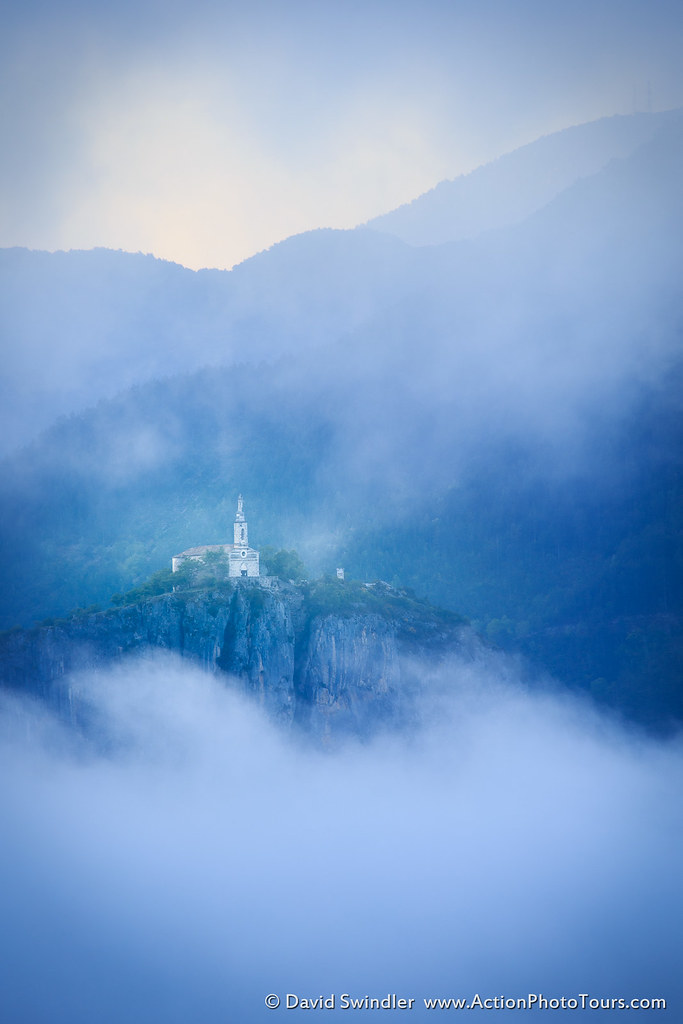 Mystical Church Bands of fog blanketed the valley of Caste… Flickr