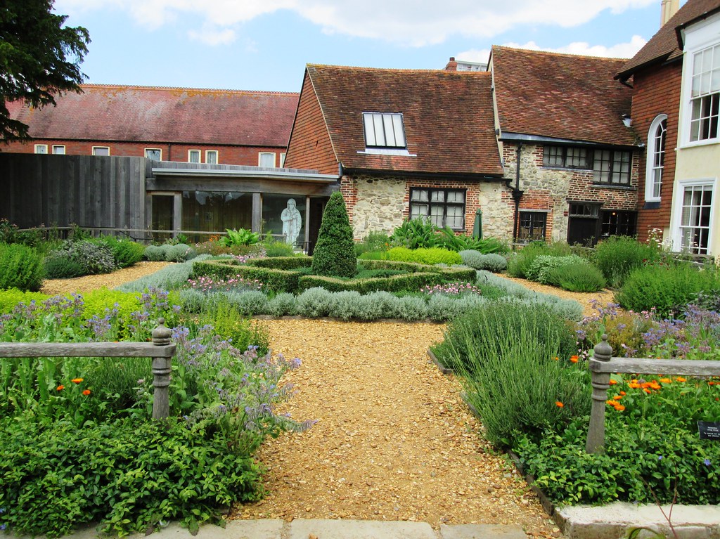 Garden in Tudor House, Southampton 1 Leimenide Flickr