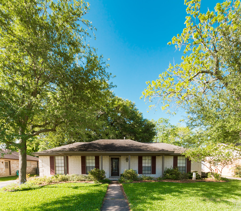 A Quaint Lake Jackson Home 1 year later 20170405IMG_911… Flickr