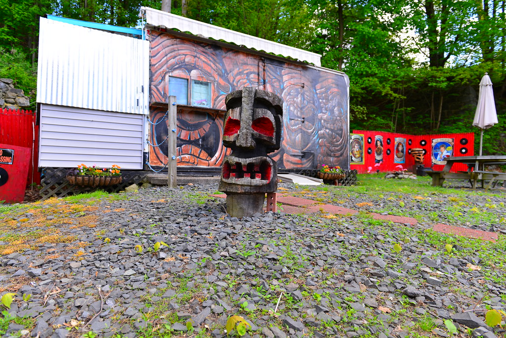 The yard Milltown Ink, tattoo & piercing, Bondsville, Ma… Flickr