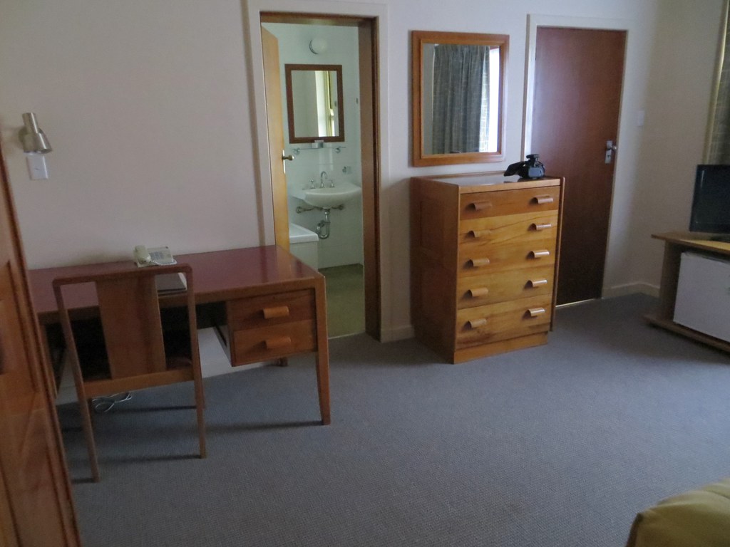 Canberra, University House, rooms, Ward furniture 1954, 2… Flickr