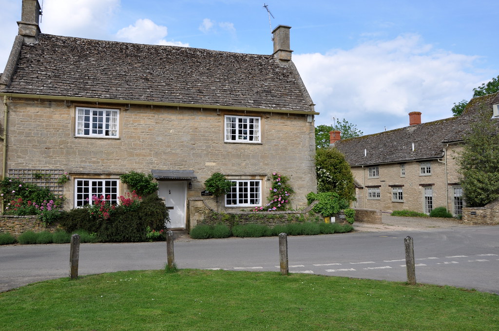 Langford Oxfordshire274 Cotswold cottage A small village … Flickr