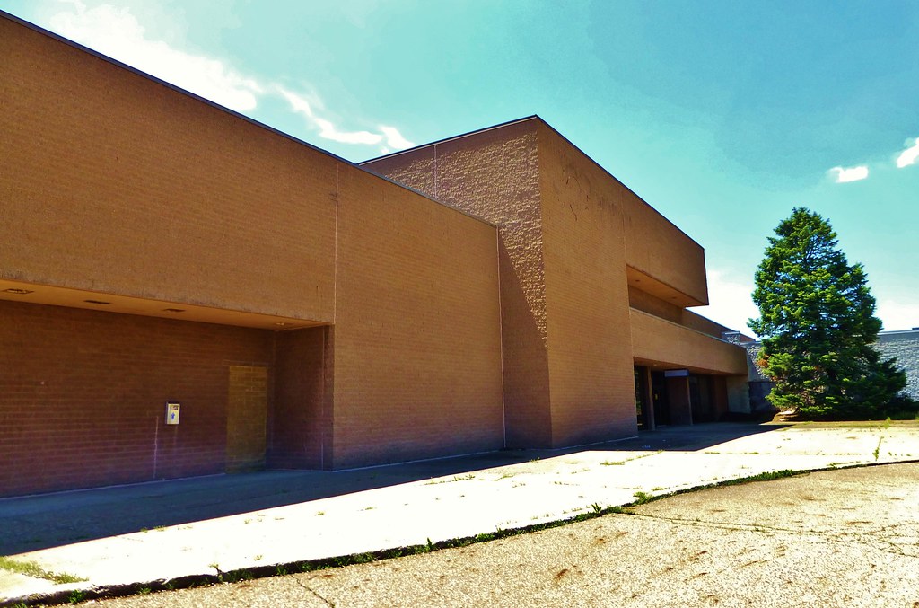 Former JCPenney Rolling Acres This store opened around 197… Flickr