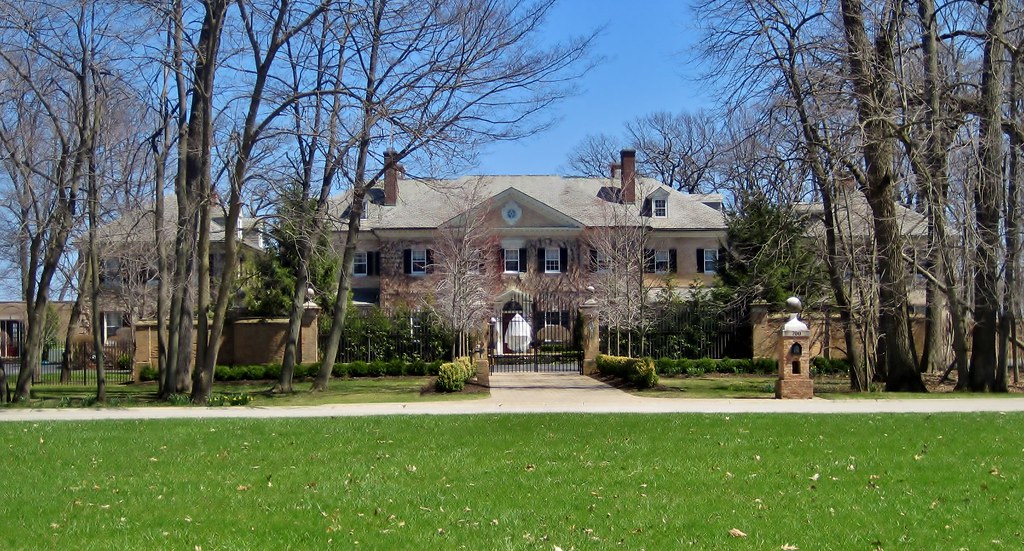 Lester Armour House The Lester Armour House in Lake Bluff … Flickr