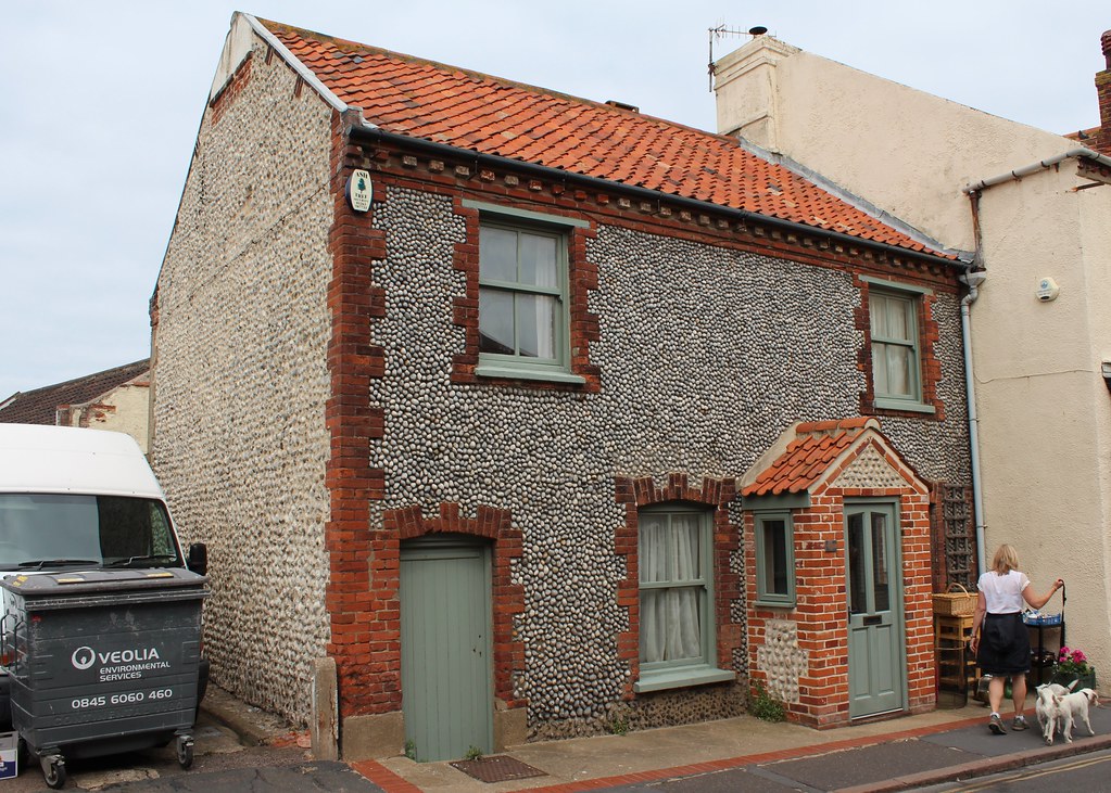 Sheringham Flint House An interesting 'Norfolk Flint' cove… Flickr