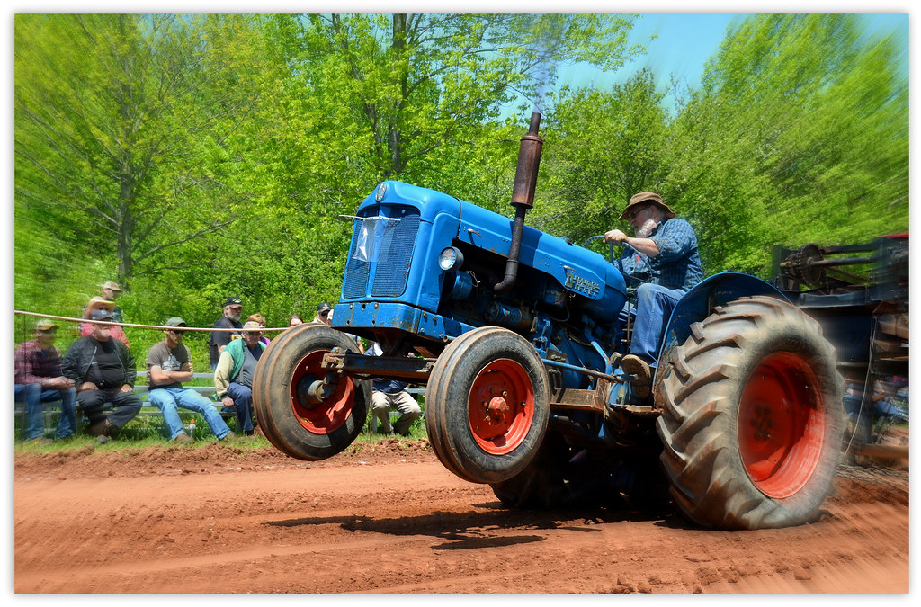 200 copy Antique Tractor Pull, Northville Farm Heritage Ce… Flickr
