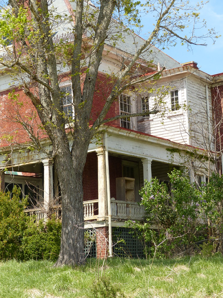 Manor house in Farmville, Virginia Kipp Teague Flickr