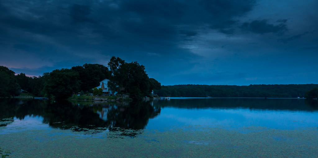 Oakdale Lake at Dusk 1 Luisito Flickr