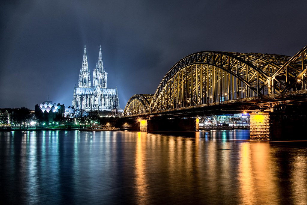 Kölner Dom klassiche Ansicht mit blauem Dom Kaufen www.pi… Flickr
