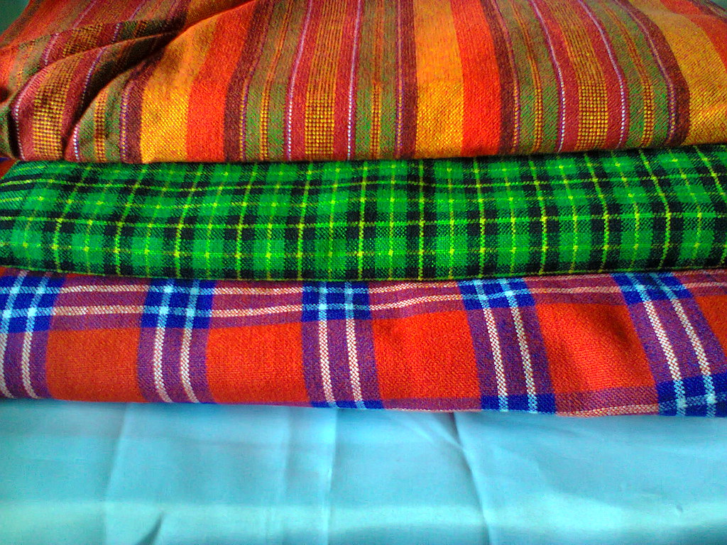Kenya bedspreads3 African blankets Masai shuka bedspreads… Flickr