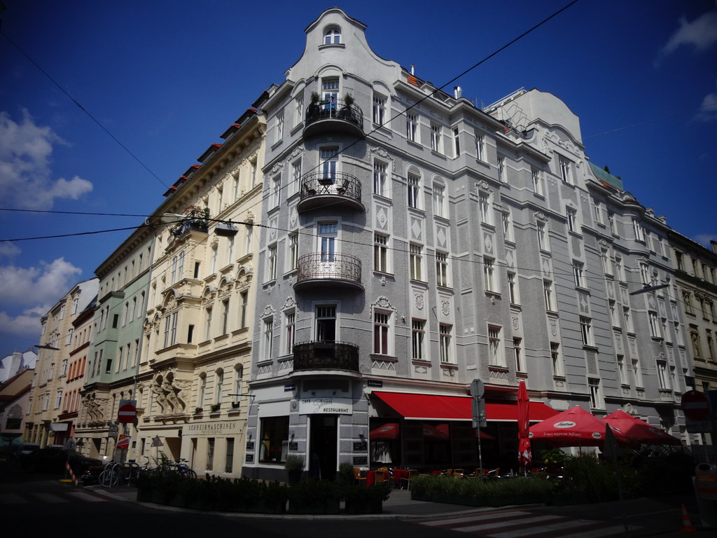 Wien, 8. Bezirk, Art of Facades of Vienna (Strozzigasse/Ze… Flickr