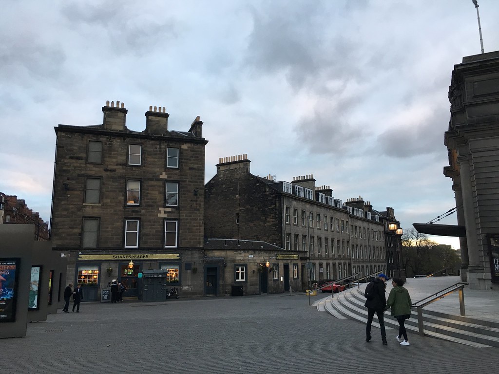 Edinburgh, theater area Annie TanYee Flickr
