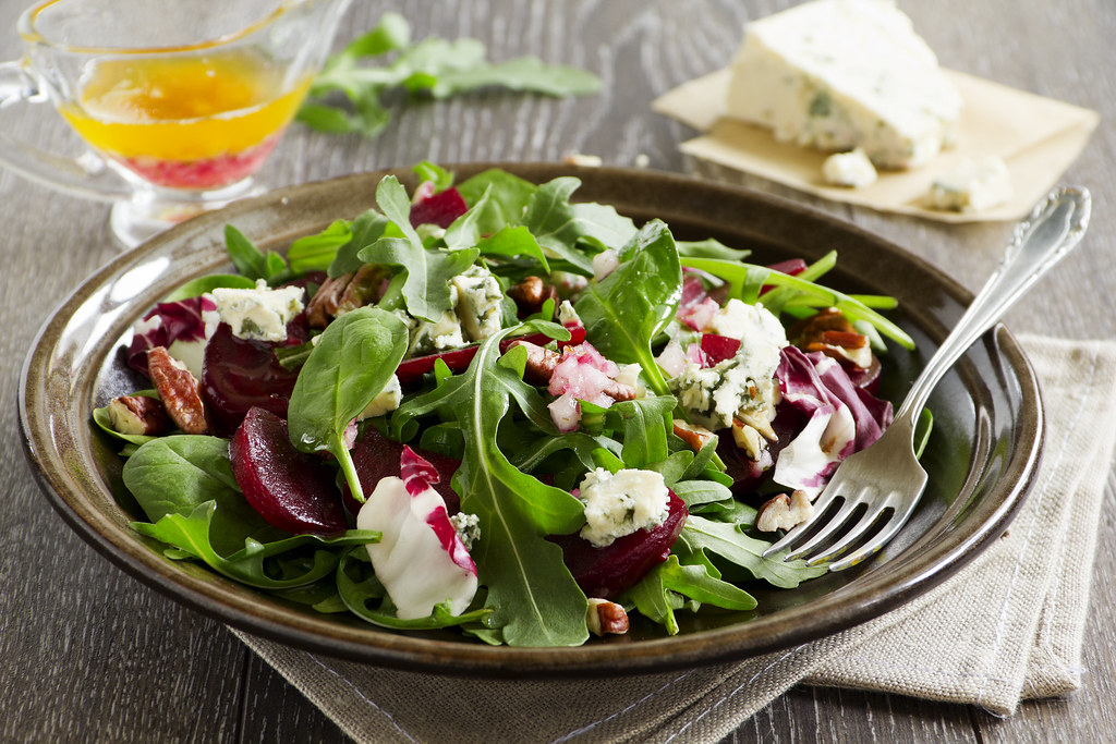 Salad with beet, blue cheese, nuts and vinaigrette. Flickr