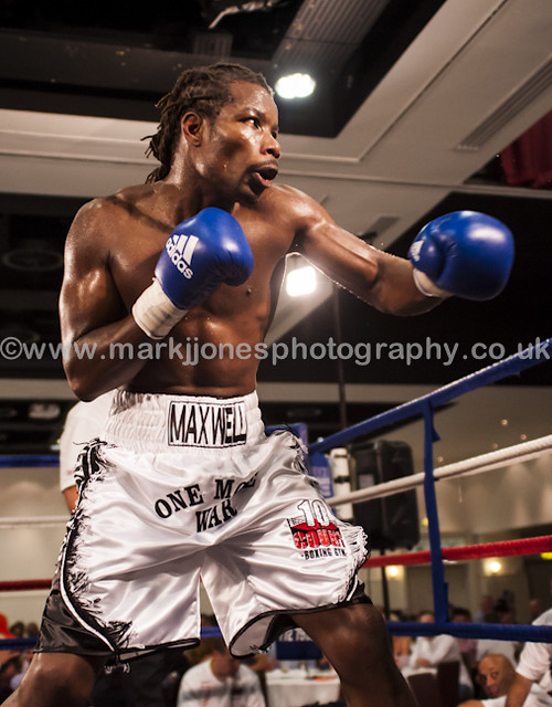 Max Maxwell v Damien Taggert 109__MJJ6057 Boxing action fr… Flickr