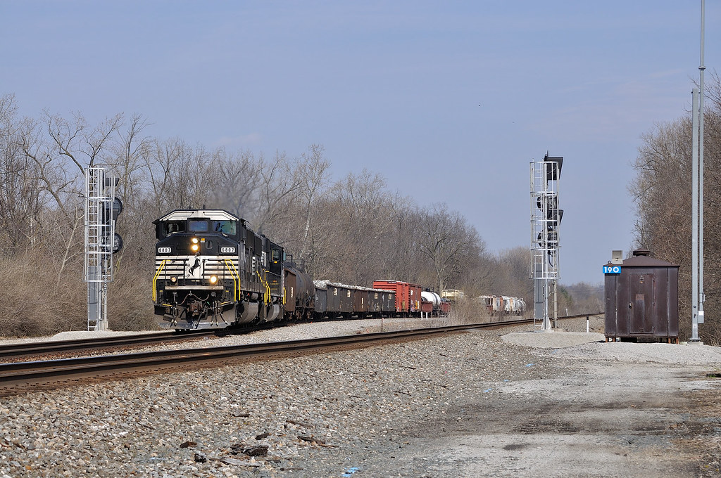 NS 6807 Enon,Ohio After meeting two eastbounds, train 304 … Flickr