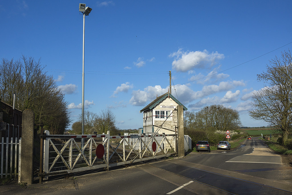 Northorpe Level Crossing Now a rare sight on Britain's Rai… Flickr