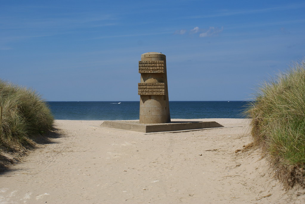 DSC00789 Monument, Juno Beach, GrayeSurMer, France Stuart H Flickr