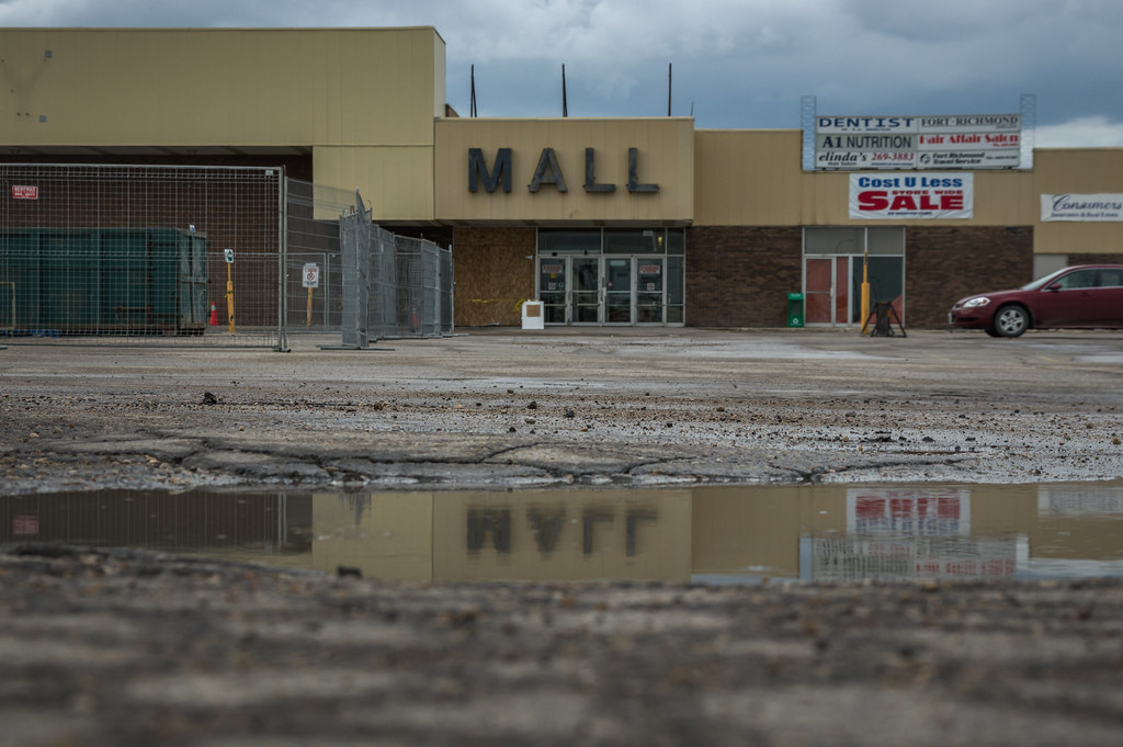 Fort Richmond Plaza Pembina Highway, Winnipeg, Manitoba. Bryan