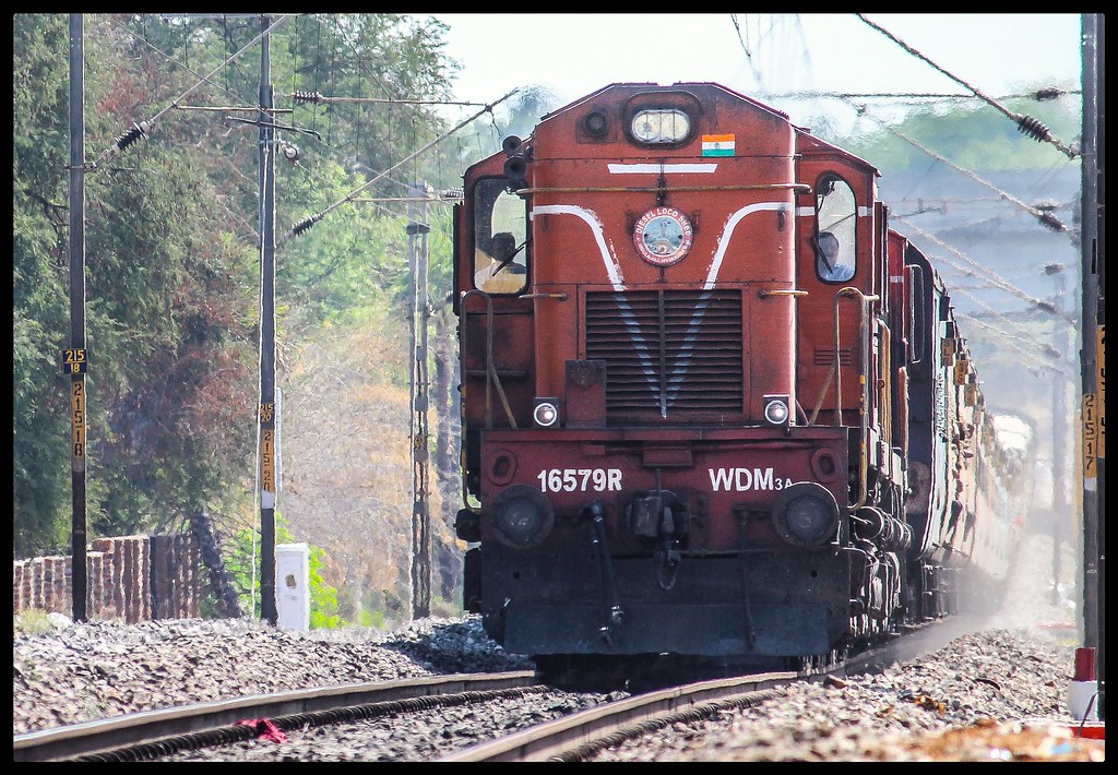 12703 Falaknuma express MLY WDM3A 16579R leads the twin ch… Flickr