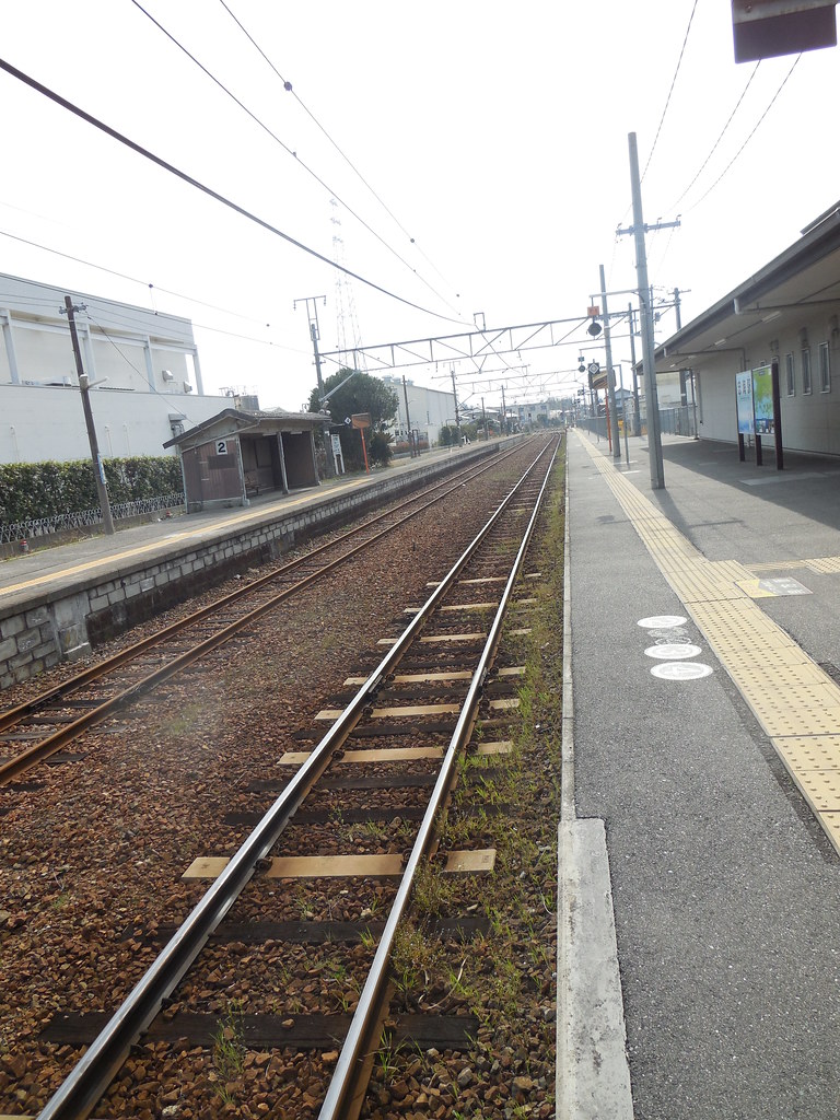 Train Tracks out of Tadanoumi Station closest JR stop near… Flickr