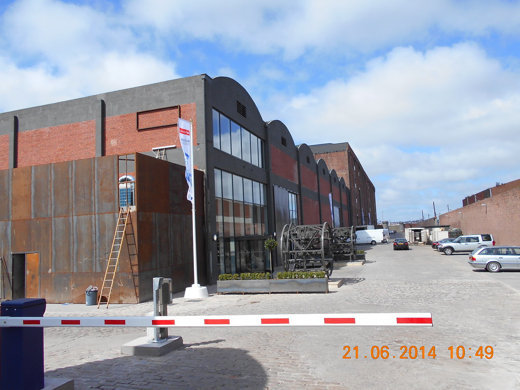 A tobacco warehouse and a rum warehouse at Liverpool's Sta… Flickr