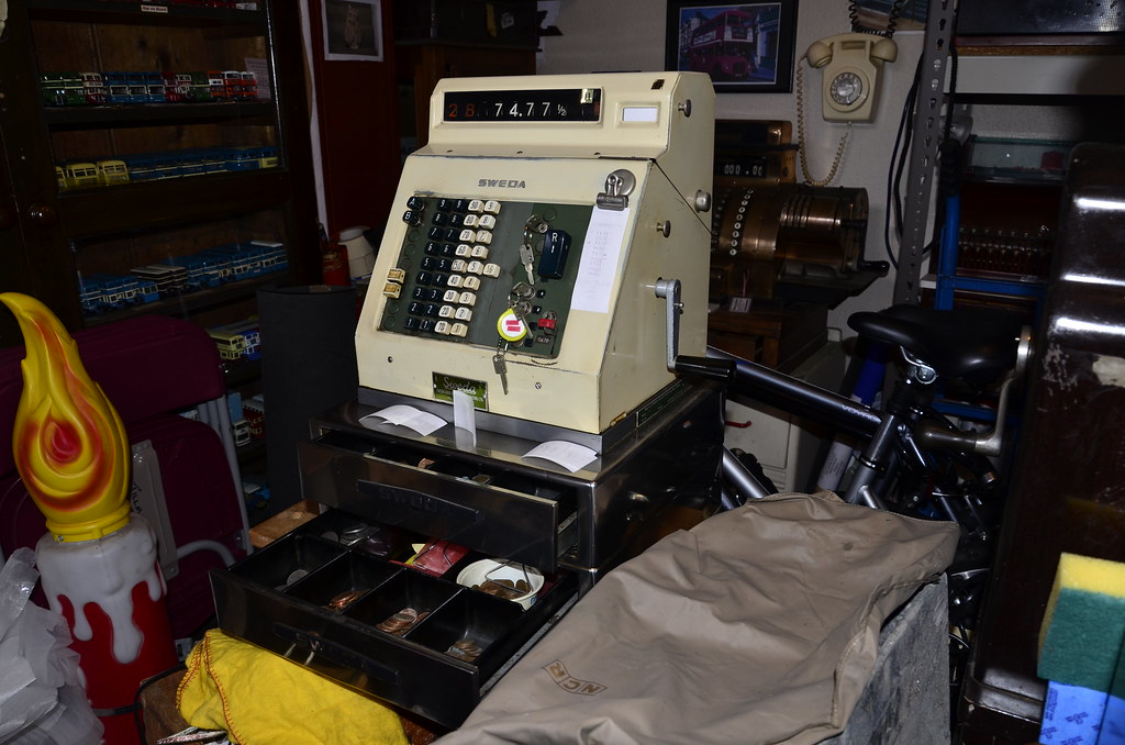 _TIL7771 1970s SWEDA CASH REGISTER 2 Draws with all the ke… Flickr