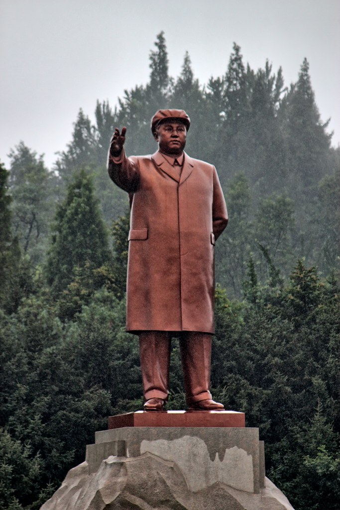 Kim Ilsung statue Hamhung North Korea Raymond Cunningham Flickr