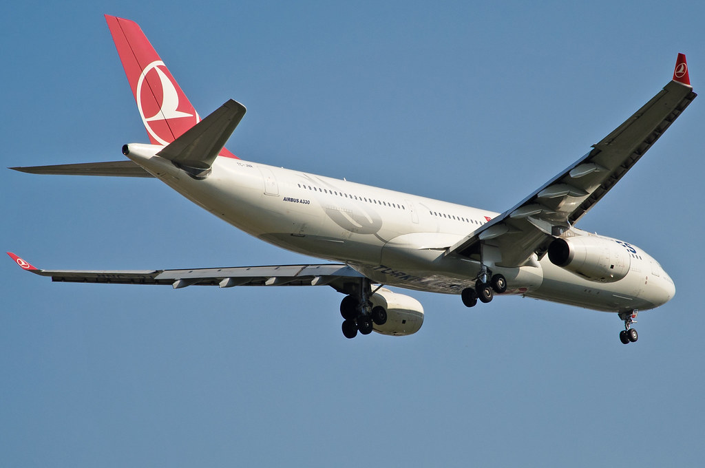 TK 333 at YUL Turkish Airlines A330 heading towards runway… Flickr