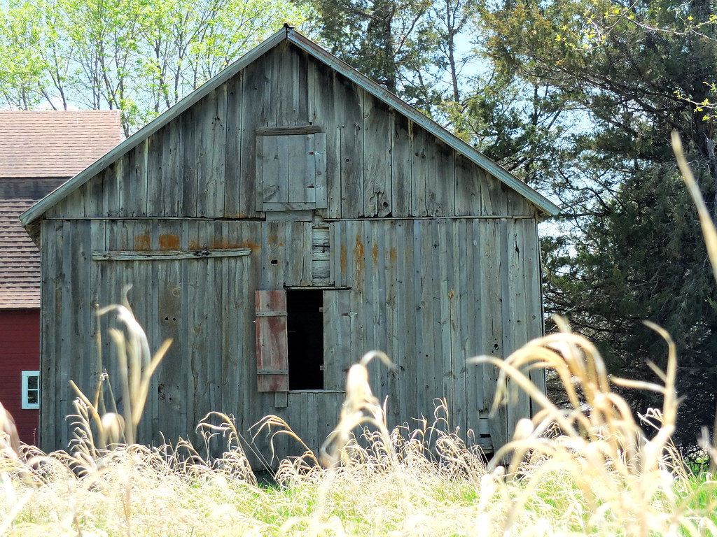 DSCF0458b Old barn at McCook Lake lumixgrl Flickr