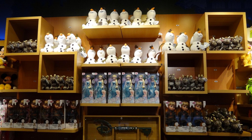 Frozen Merchandise Display Disney Store Restock 20140… Flickr