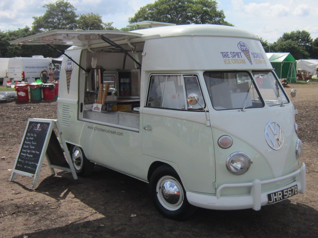 JHR567B VW Glastonbury 2014 teapotcircus Flickr