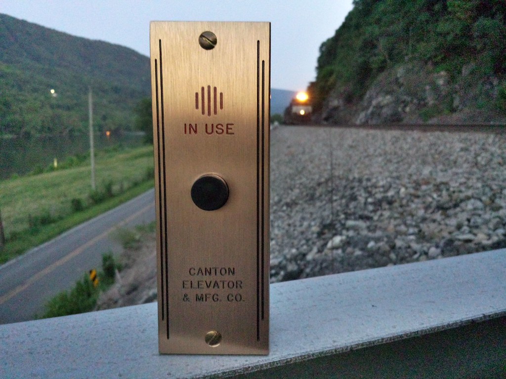 Canton elevator at Robinson by the train on the S4 DieselDucy Flickr