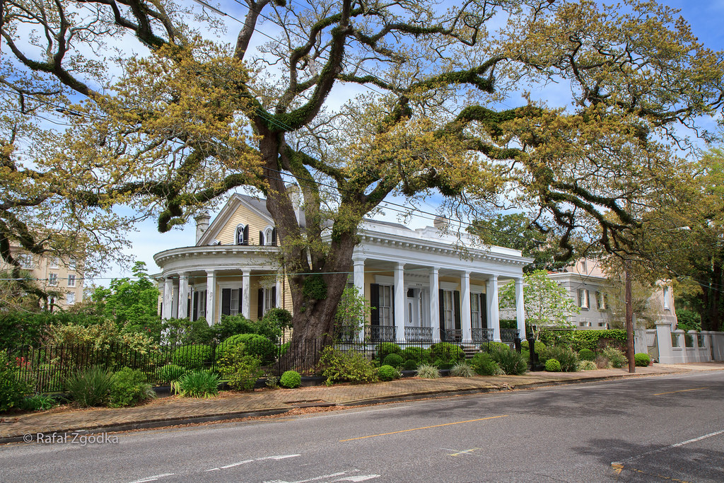 Garden district in NOLA Rafal Flickr
