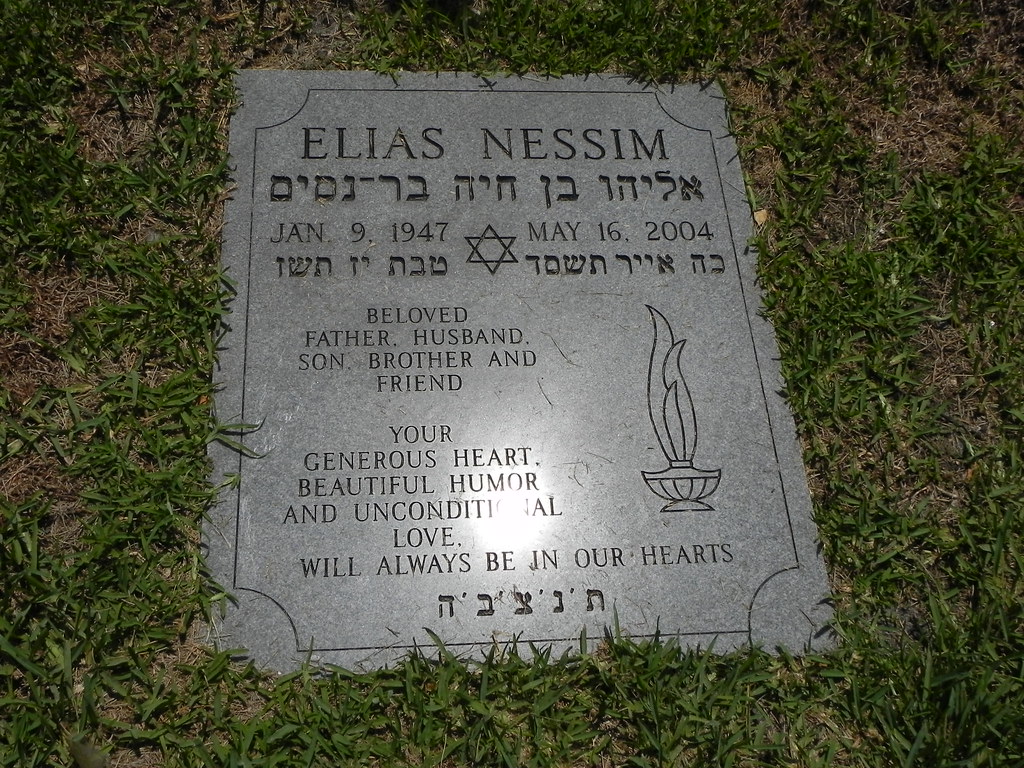 Menorah Memorial Gardens Menorah Memorial Gardens grave ma… Flickr