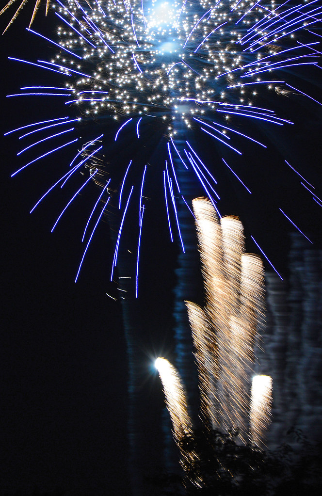 fireworks Fireworks from the 106th Huntington Manor Firema… Flickr