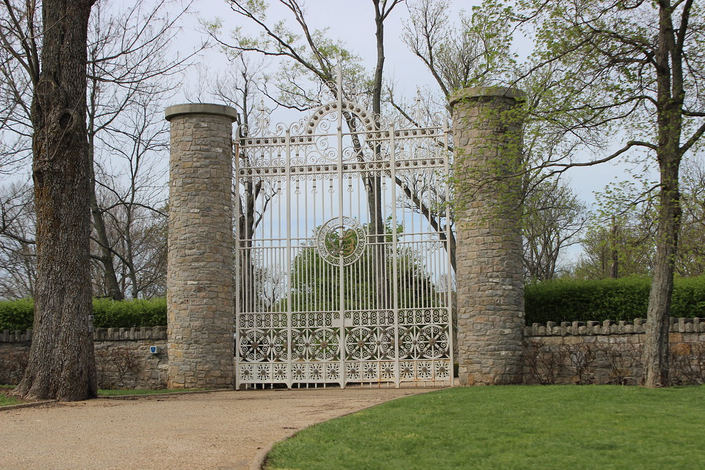 Gates of Castleton Lyons Iron Works Road, Lexington, Kentu… Flickr