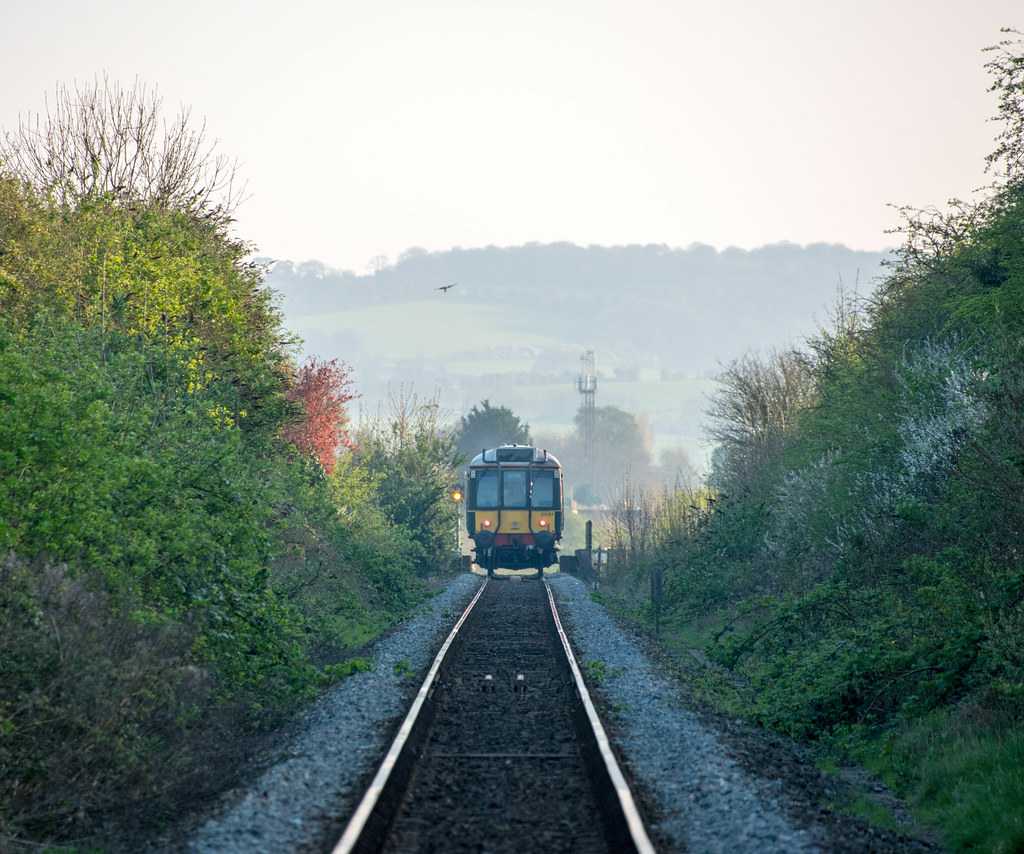 Approaching Longwick Road bridge... and the sharp desc… Flickr