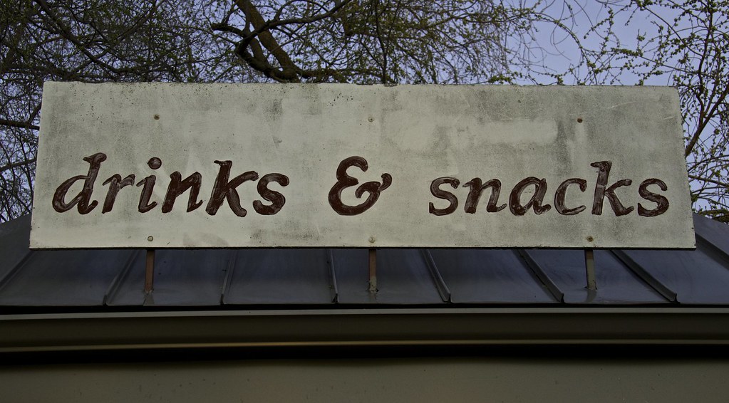 drinks & snacks Sign on concession stand, Schiller Park, G… Flickr