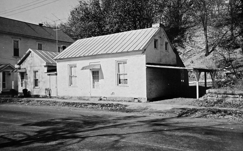 House — Tremont City, Ohio West Main Street (190 feet west… Flickr