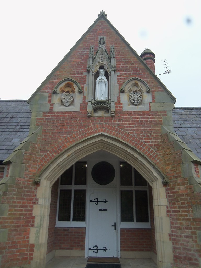 Former Carmel Abbey, Darlington Statue of St Clare and Coa… Flickr