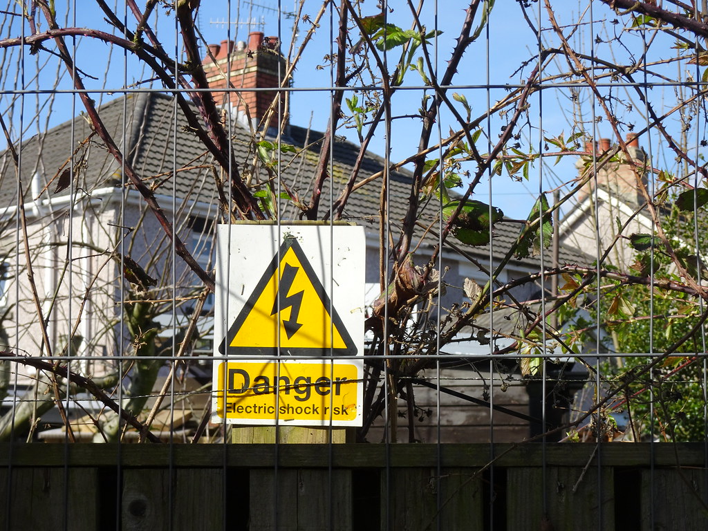 Electric Fence, Cocker Avenue, Cwmbran 26 March 2017 Flickr