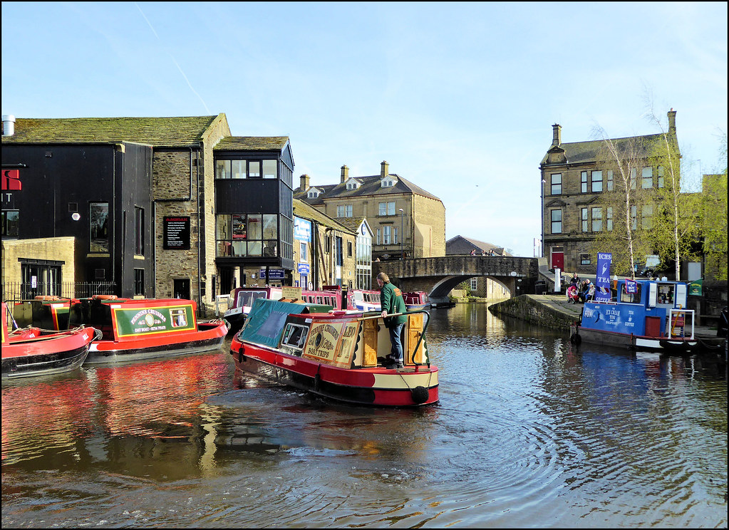 Manouvers in Skipton canal basin. Burton Babes Flickr