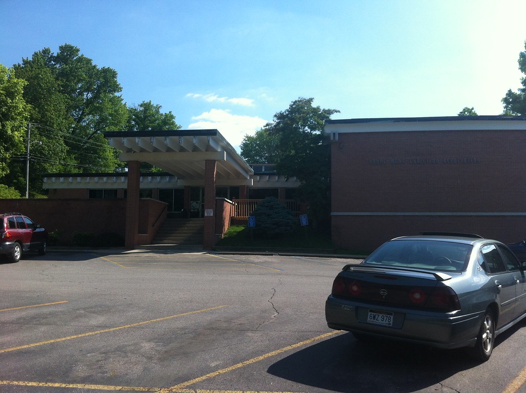 Entrance to the YMCA Broad St. Parkersburg, WV Entrance to… Flickr