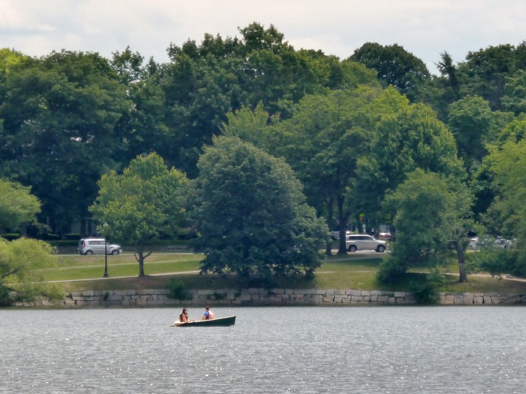 Rowboat and passing traffic Jamaica Pond Jamaica Plain, MA… Flickr